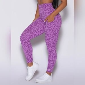 Bombshell Curves Animal Cheetah Leopard Print Purple Lavender Leggings Large